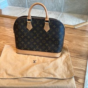 Gorgeous Louis Vuitton Alma PM bag